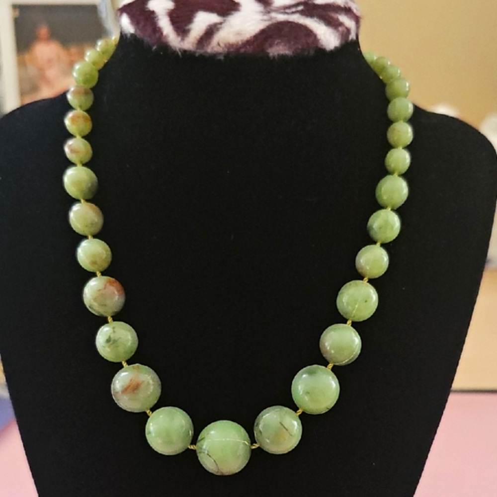 Elegant Green Beaded Necklace